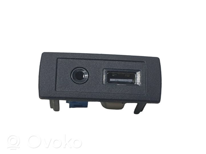 Mercedes-Benz Vito Viano W447 Connettore plug in USB G50286