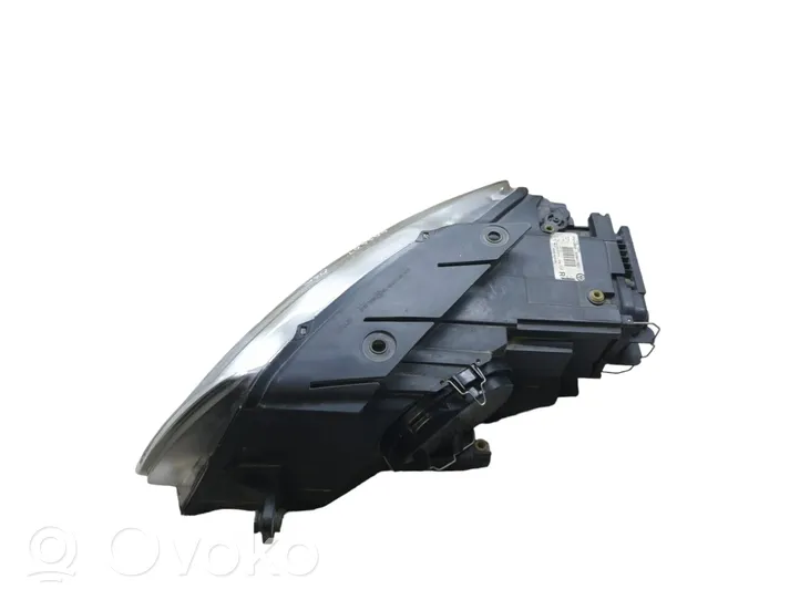 Volkswagen PASSAT B6 Lampa przednia 3C0941752G