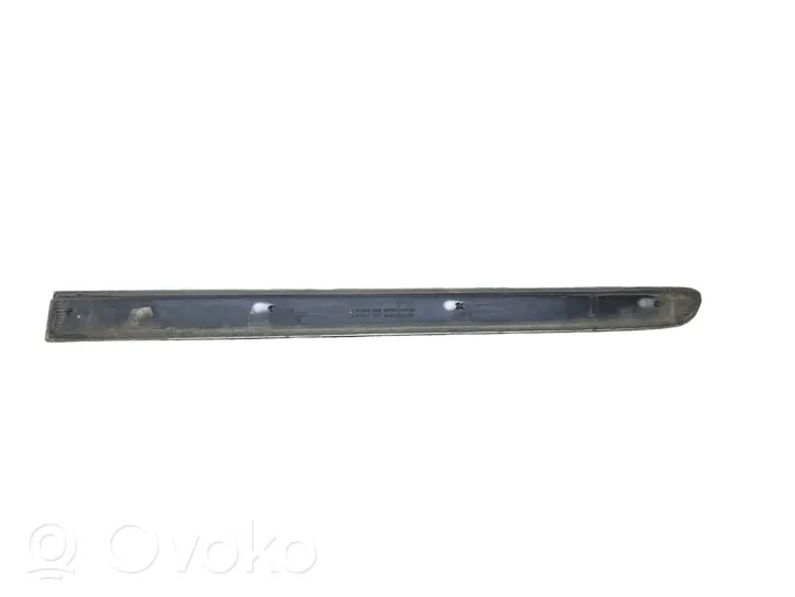 Volkswagen Touran I Takaoven lista (muoto) 1T0853754B