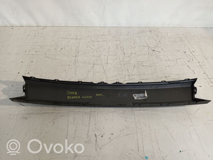 Peugeot 5008 Takaluukun rekisterikilven valon palkki 9814790977