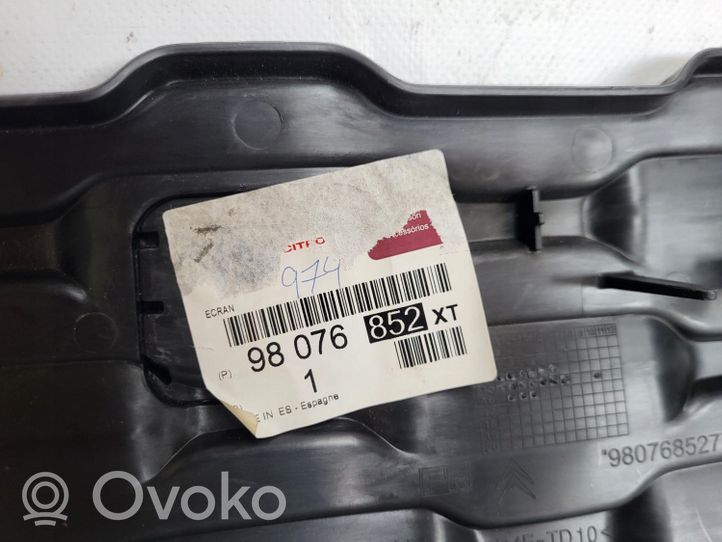 Citroen C4 III e-C4 Etupuskurin ylempi jäähdytinsäleikkö 98076852XT