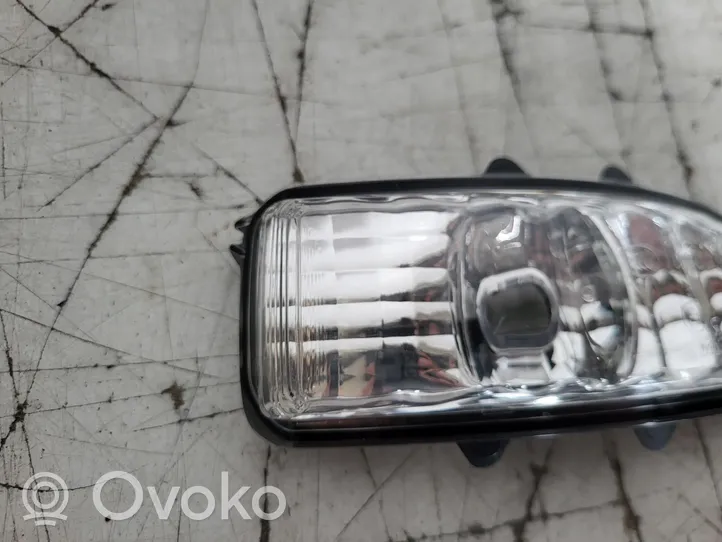 Volvo C30 Front indicator light 31111102