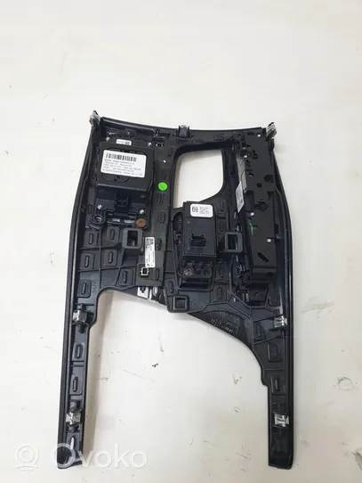 BMW 5 G30 G31 Kita panelės detalė 