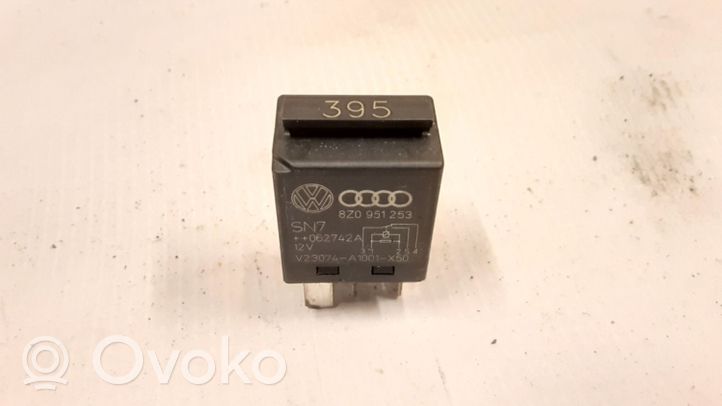 Audi A6 S6 C6 4F Kita rėlė 8Z0951253