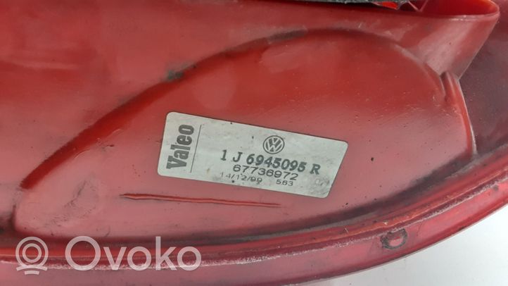 Volkswagen Golf V Lampy tylne / Komplet 1J6945095R