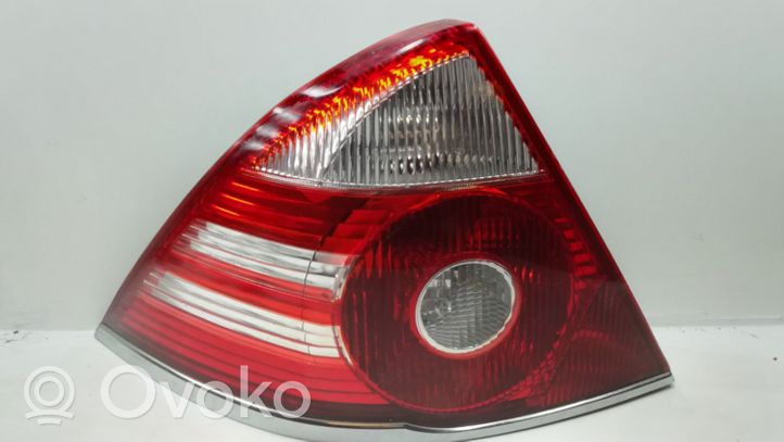 Ford Mondeo Mk III Lampy tylne / Komplet 6S7113405A