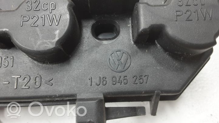 Volkswagen Golf IV Задний фонарь в кузове 1J6945096R