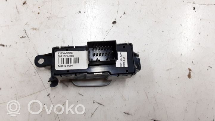 Hyundai i40 Traction control (ASR) switch 937303Z850