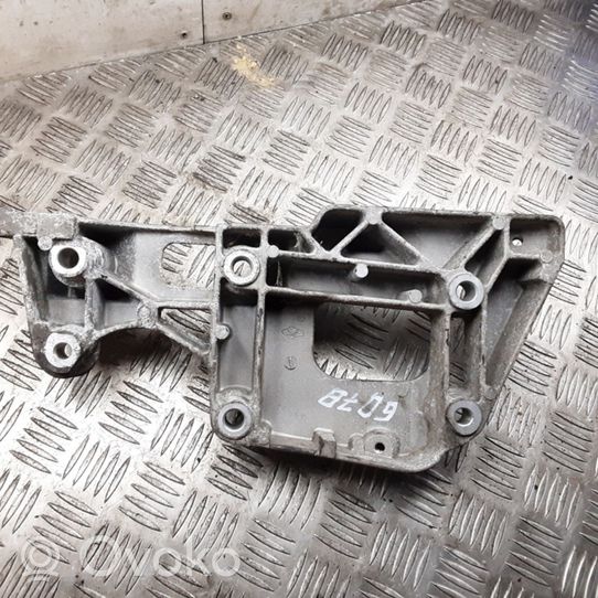 Volkswagen Jetta V Generator/alternator bracket 06F903143F