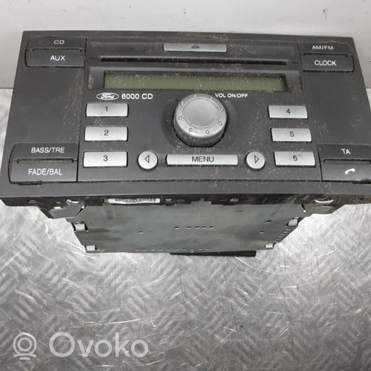 Toyota Avensis T270 Unidad delantera de radio/CD/DVD/GPS 