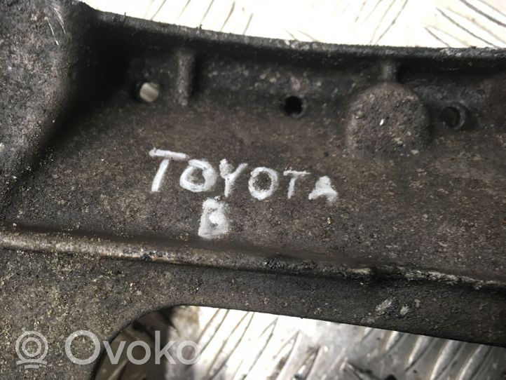 Toyota Corolla E120 E130 Autres pièces compartiment moteur 