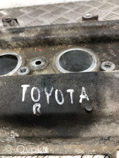 Toyota Yaris Galvutės dangtelis 