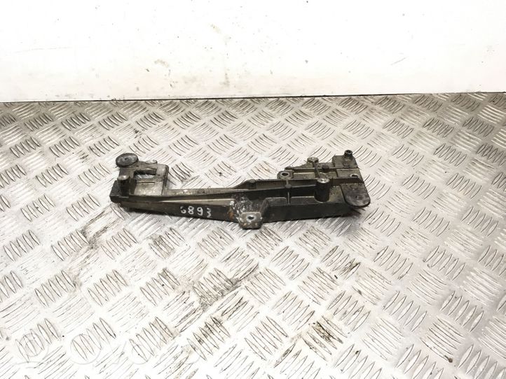 Volkswagen Golf V Supporto della valvola di raffreddamento EGR 03G131159