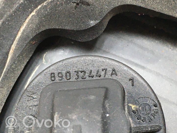 Toyota Avensis T270 Lampy tylnej klapy bagażnika 89032447A