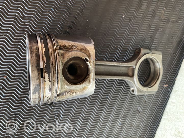 Nissan Qashqai+2 Piston avec bielle KV9