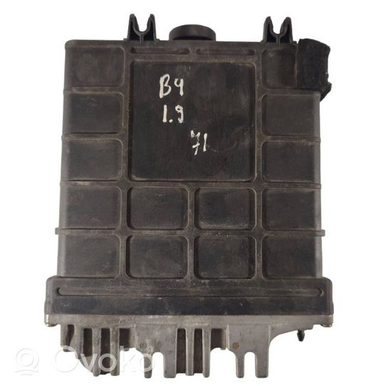 Volkswagen PASSAT B4 Calculateur moteur ECU 028906021B