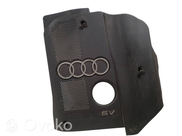 Audi A4 S4 B5 8D Variklio dangtis (apdaila) 058103724Q