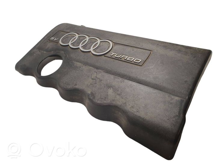 Audi A4 S4 B5 8D Variklio dangtis (apdaila) 058103724B