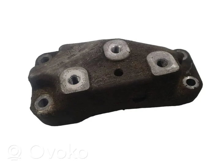 Volkswagen PASSAT B6 Supporto di montaggio scatola del cambio 1K0199117