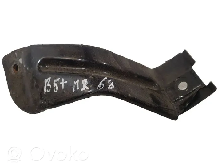 Volkswagen PASSAT B5.5 Support de montage d'aile 3B0821238A