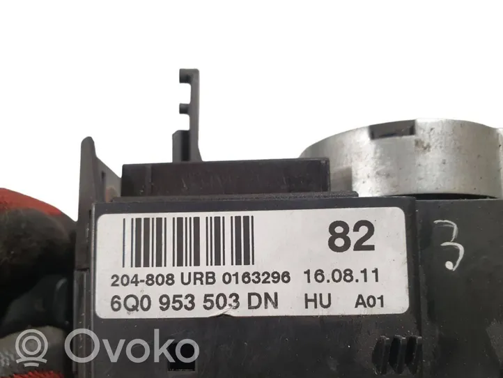 Volkswagen Polo V 6R Pyyhkimen/suuntavilkun vipukytkin 6Q0953503DN