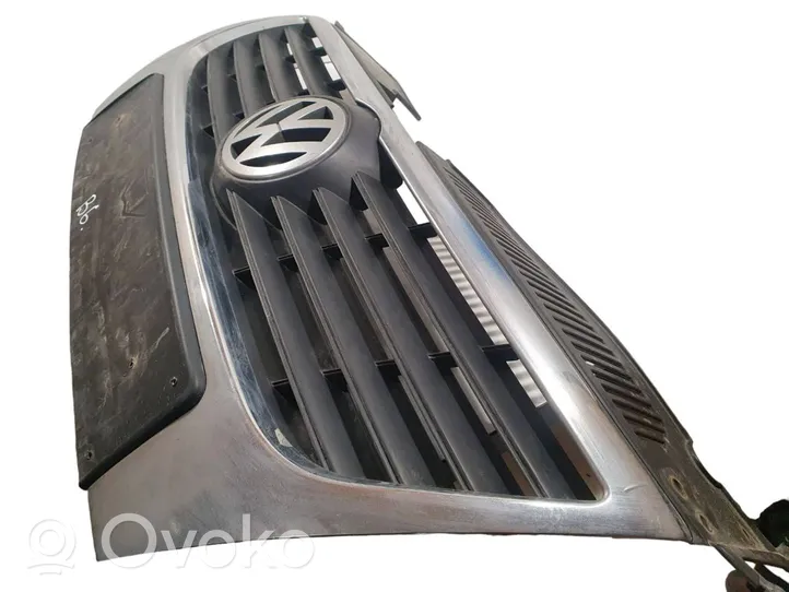 Volkswagen PASSAT B6 Grille calandre supérieure de pare-chocs avant 3C0853651AD