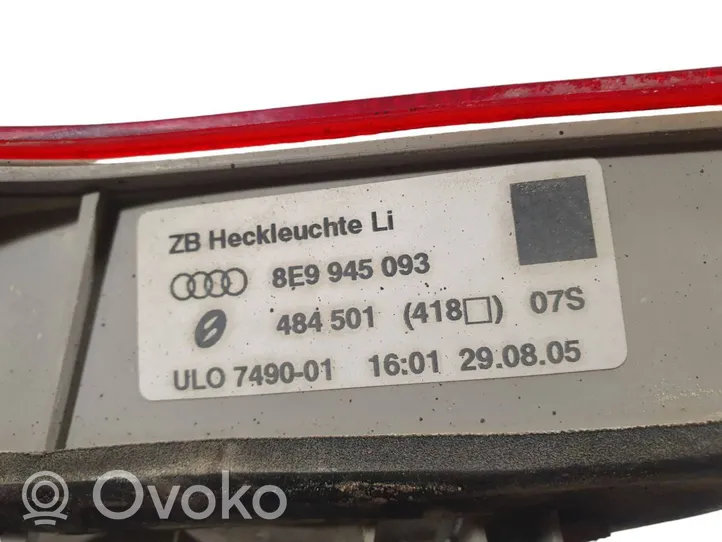 Audi A4 S4 B7 8E 8H Galinis žibintas dangtyje 8E9945093