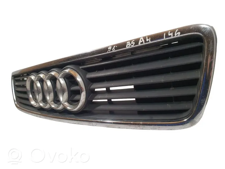 Audi A4 S4 B5 8D Atrapa chłodnicy / Grill 8D0853651D