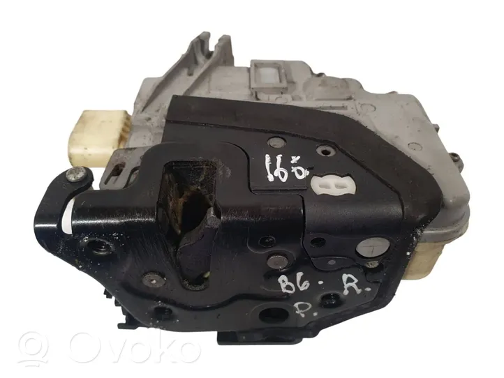 Volkswagen PASSAT B6 Front door lock 3C2837016A