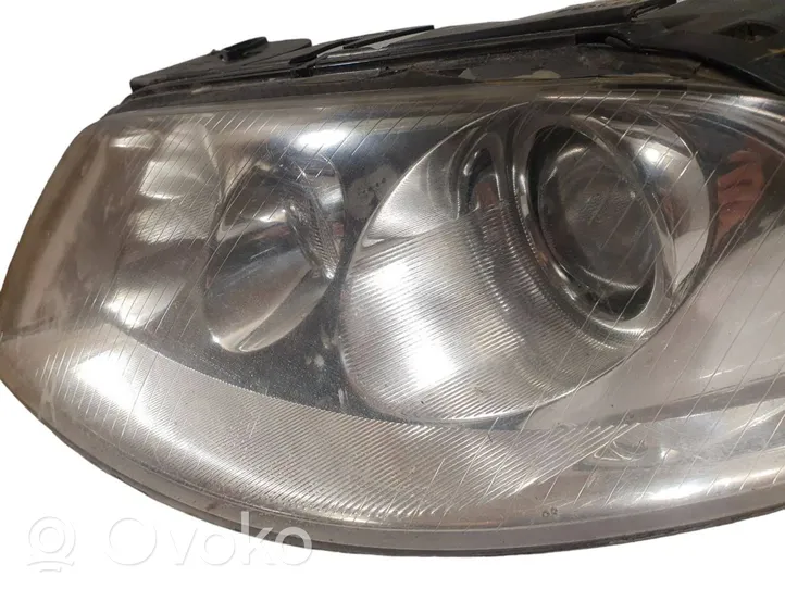 Volkswagen PASSAT B5.5 Lampa przednia 1EL00834007