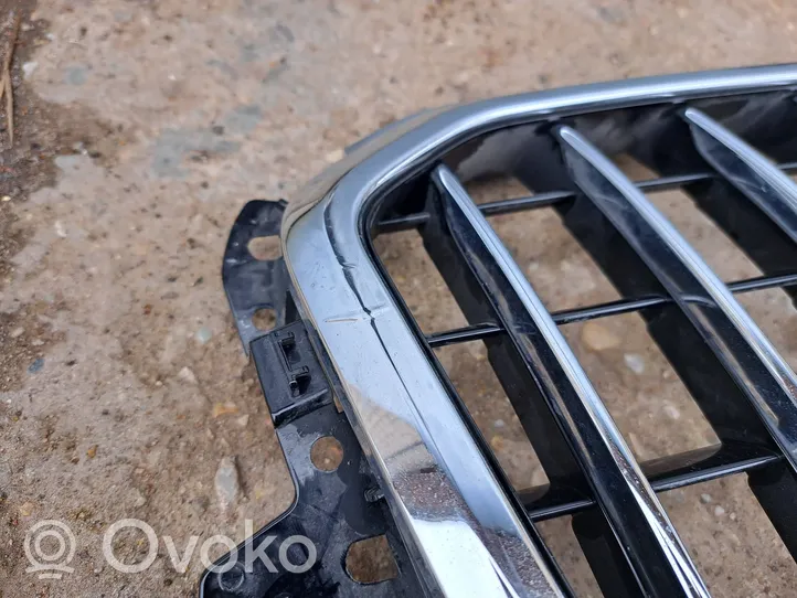 Audi Q5 SQ5 Grotelės viršutinės 8R0853651R