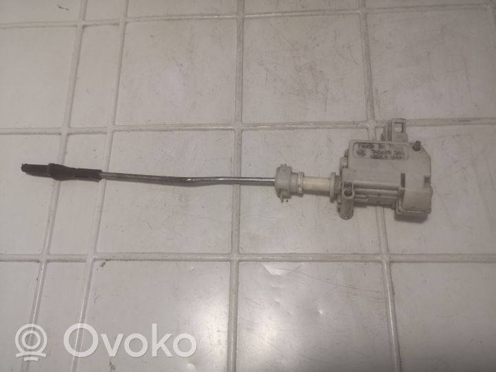 Volkswagen Golf Plus Motorino del tappo del serbatoio del carburante 1K6810773