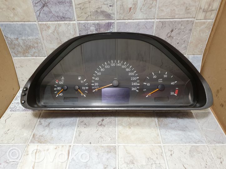 Mercedes-Benz E W210 Speedometer (instrument cluster) 87001357