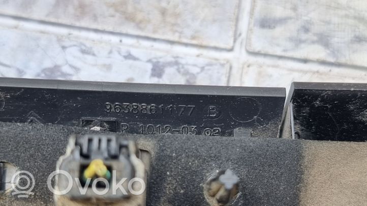 Citroen C3 Listwa oświetlenie tylnej tablicy rejestracyjnej 9638861177