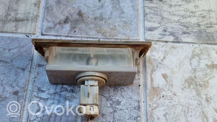 Hyundai Sonata Lampa oświetlenia tylnej tablicy rejestracyjnej 925013K0