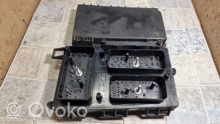 Opel Astra H Set scatola dei fusibili 13206745