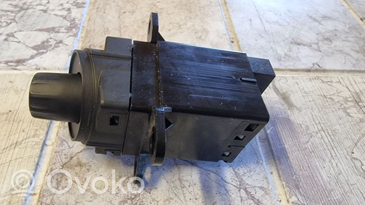 Honda Civic Ajovalojen korkeuden säätökytkin M304211