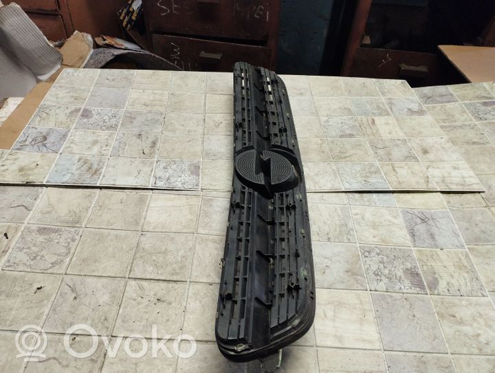 Opel Vectra C Front bumper upper radiator grill 464192822