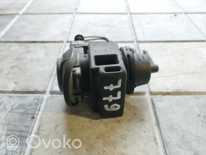 Renault Megane II Vacuum valve 8200661049