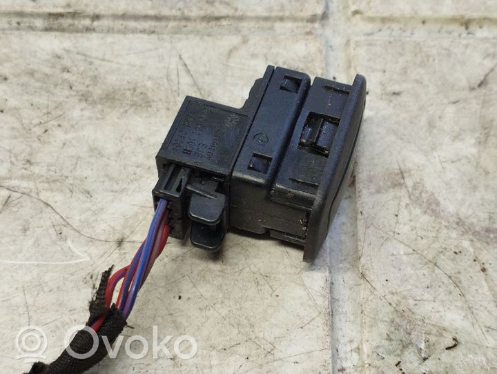 Volkswagen Tiguan Alarm switch 6Q0962109B