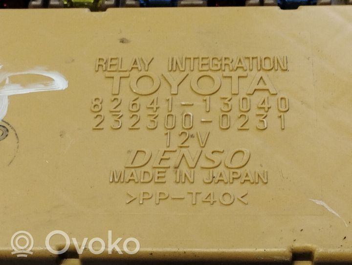 Toyota Corolla Verso E121 Modulo fusibile 8264113040