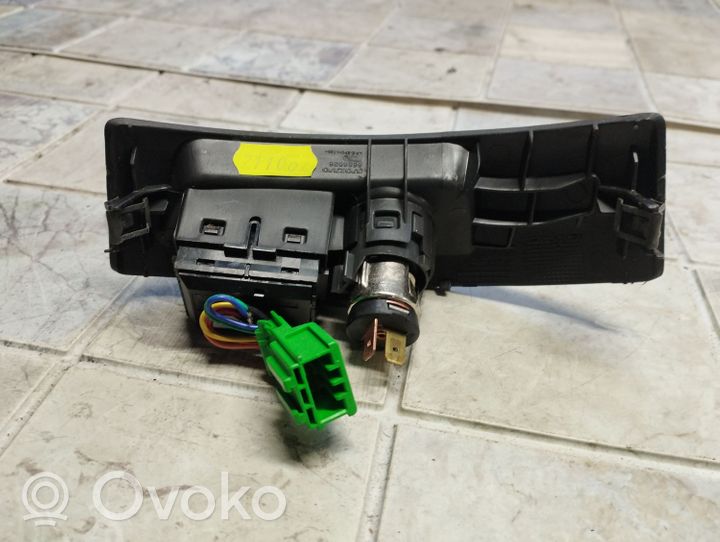 Volvo V50 Accendisigari per auto 8686026