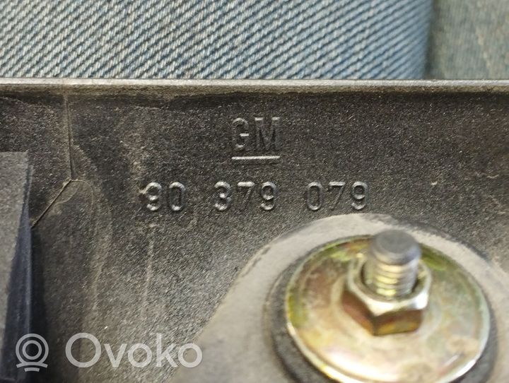 Opel Omega B2 Listwa oświetlenie tylnej tablicy rejestracyjnej 90379079