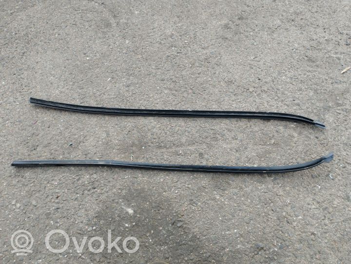 Volkswagen Touareg I Windshield trim 