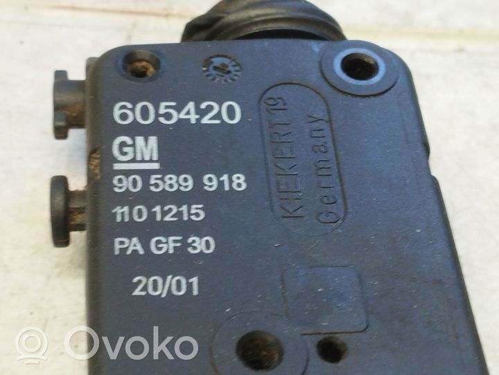 Opel Zafira A Moteur de verrouillage trappe à essence 90589918