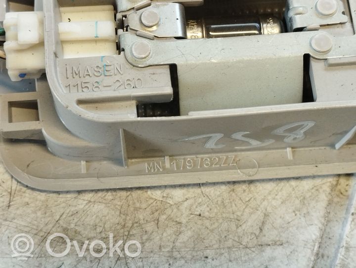 Mitsubishi Grandis Lampka podsufitki tylna MN179732ZZ