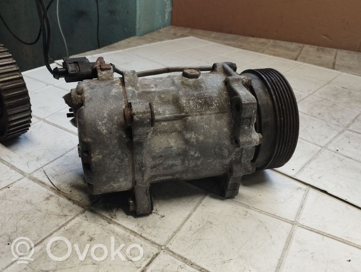 Skoda Octavia Mk1 (1U) Kompresor / Sprężarka klimatyzacji A/C 1J0820803K