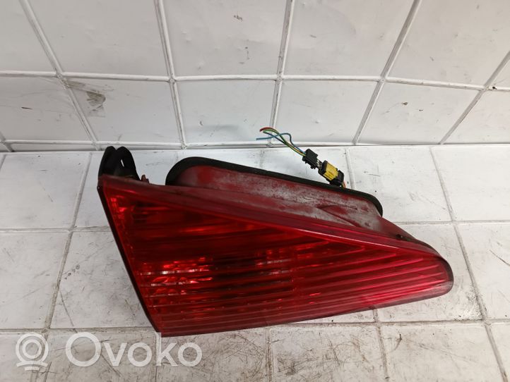 Peugeot 607 Lampy tylnej klapy bagażnika 2543G