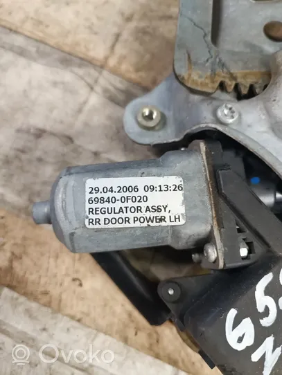 Toyota Corolla Verso AR10 Elektryczny podnośnik szyby drzwi tylnych 698400F020