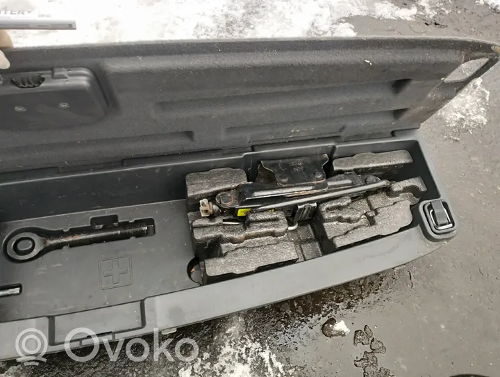 Hyundai Santa Fe Instrumentu kaste 